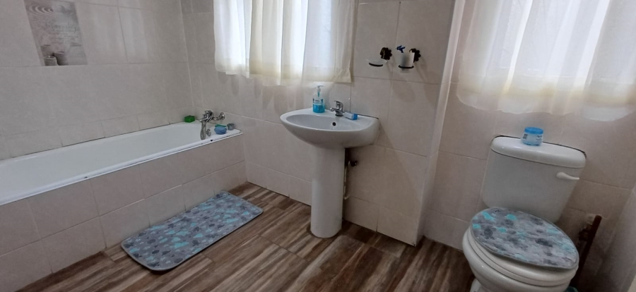 To Let 3 Bedroom Property for Rent in Bakenpark Free State